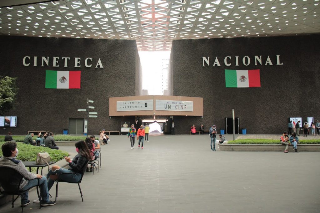 Fachada de la Cineteca Nacional de México.